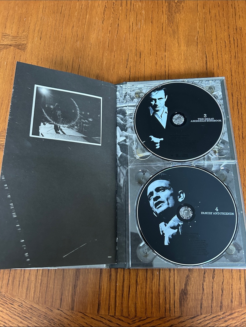 Johnny Cash. CASH THE LEGEND Boxed CD set with Biography - Collector’s Item - Picture 5 of 6